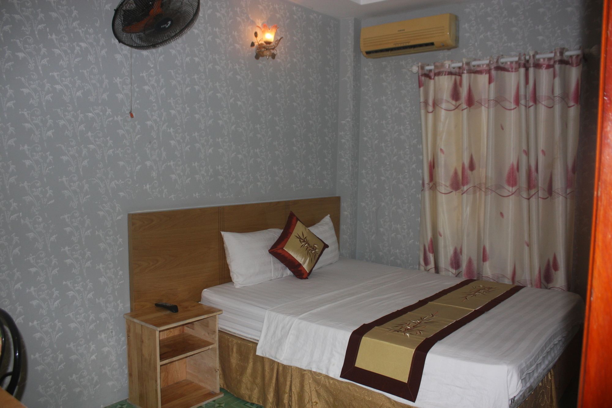 Koniko Hotel Хошимин Экстерьер фото